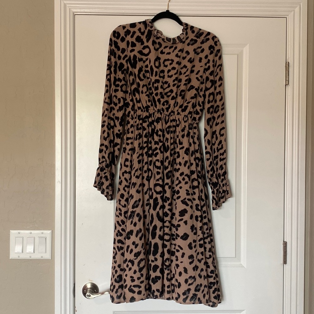 Long sleeve Leopard midi dress